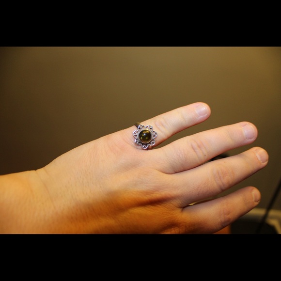 Ring - Picture 3 of 8